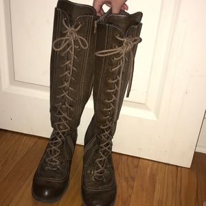 Lace up heeled boots 👢